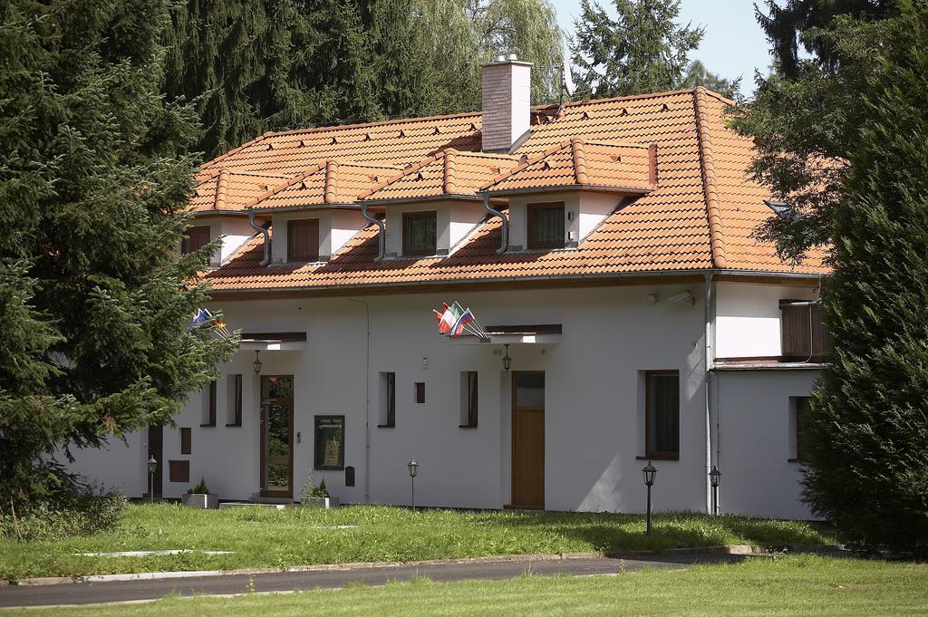 Pension Konopiste Benesov  Kültér fotó